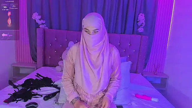 nayla-mouna (F young) - Spit niples and massage  😋