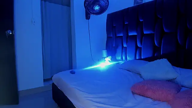 BellaRoge webcam