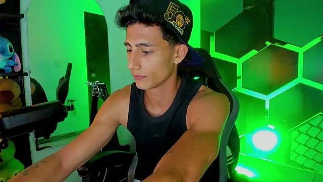 maxiimoromano_ (M young) - Sexy strip dance + Abs show 🕺🔥