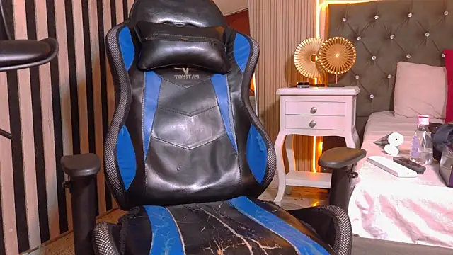 Alex_Bloom webcam