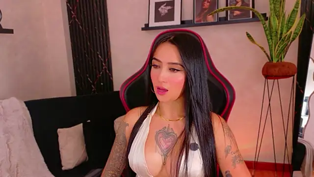 EmmyEvans1 live webcam show