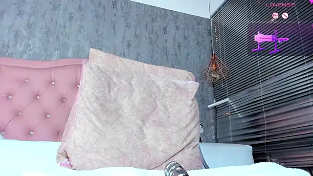 naomidibello webcam