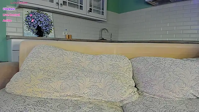 UWU_flower live cam on StripChat