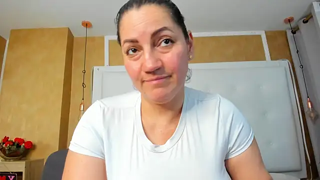 Heidy_milf live cam on StripChat