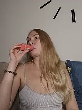 KisaVixen live cam on StripChat