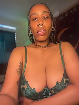 Lunalovesyou8 webcam