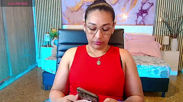 IvyShine7 live cam on StripChat