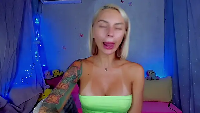 YourLizzyDoll webcam