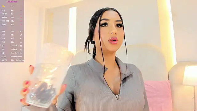 SalomeeBell live cam on StripChat