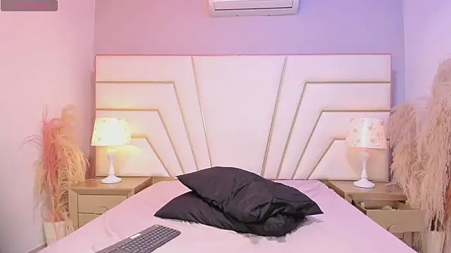 SalomeBins webcam