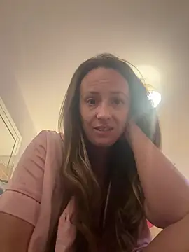 loulou121m live cam on StripChat