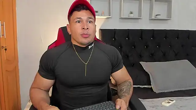 tyler_hank01 live cam on StripChat