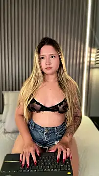 MiaPetit_ live cam on StripChat