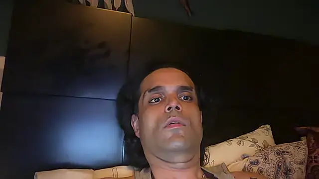 icebergslim281 live cam on StripChat