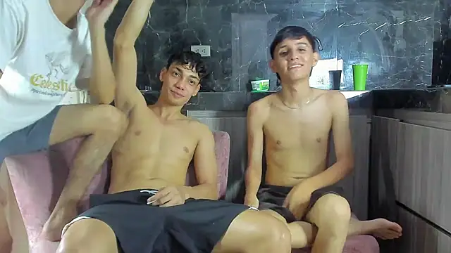 pelusos_mens webcam