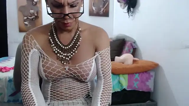 bardotbigcockts webcam