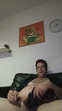 Gigolobigcock24cm live cam on StripChat
