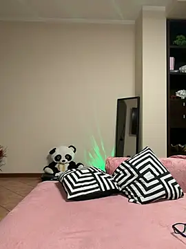 Eva_Pearl webcam