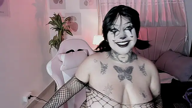 Bella--green webcam