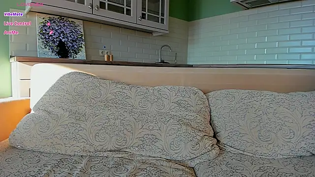 UWU_flower live cam on StripChat