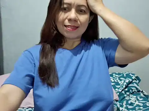 xxxHoneyBee29 live cam on StripChat