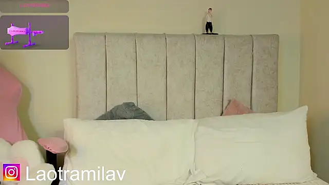 MilaVelour webcam