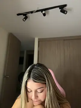 lunablossom_ live cam
