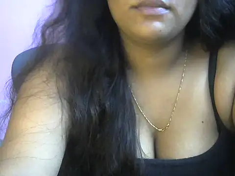 QUEEN-OF-QUEEN live cam on StripChat