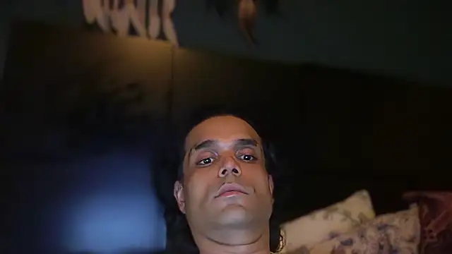 icebergslim281 live cam on StripChat