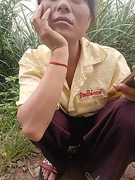 Linda-yiyi live webcam show