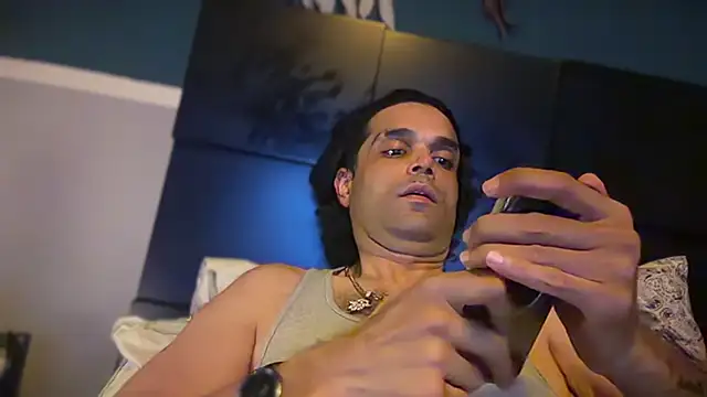 icebergslim281 live cam on StripChat