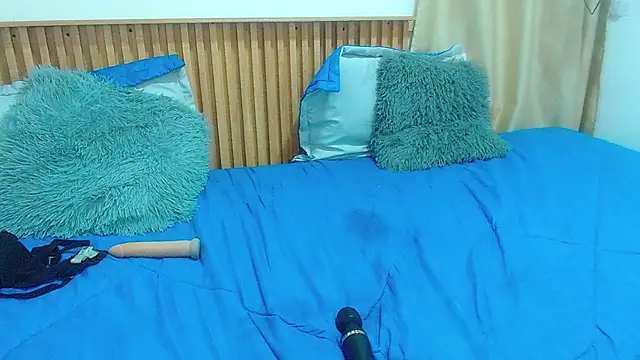 Violet_2003 live cam on StripChat