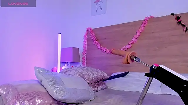 LaraRous webcam