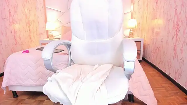 Emily_Whinfre webcam