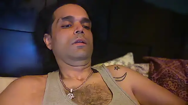 icebergslim281 live cam on StripChat