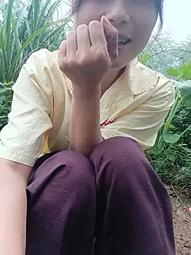 Linda-yiyi live webcam show