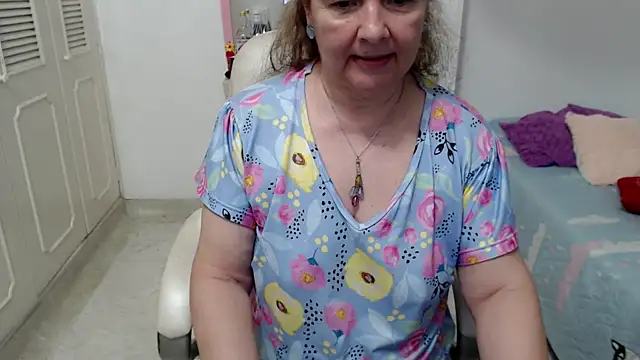leonela_69 live webcam