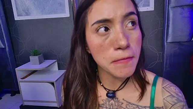 Cata_Jonees webcam