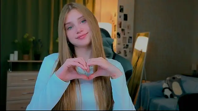 yourbeautyarya webcam