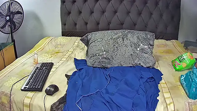 SluttyTall webcam