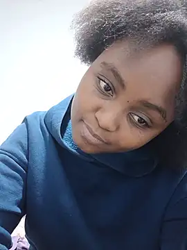 Prettyval77 webcam