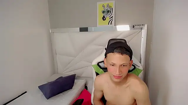 Luca_twinkk live cam on StripChat