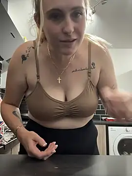 BaddieRiRi224 webcam