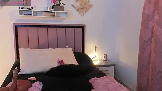 Kayla_foxxy live cam on StripChat