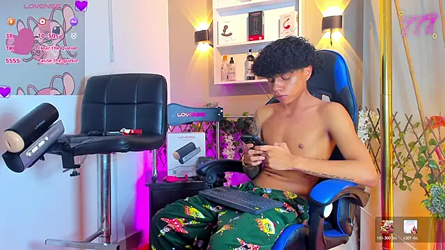 _taylor_black webcam