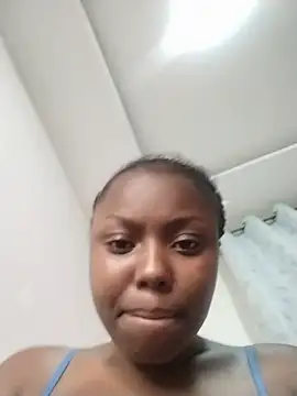 FeminineFinesseBee webcam