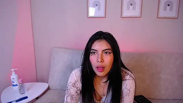 Bella_Cute_01 live cam on StripChat