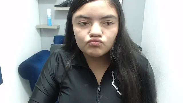 euphoriabigass live cam on StripChat