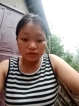 Linana_cute live cam on StripChat