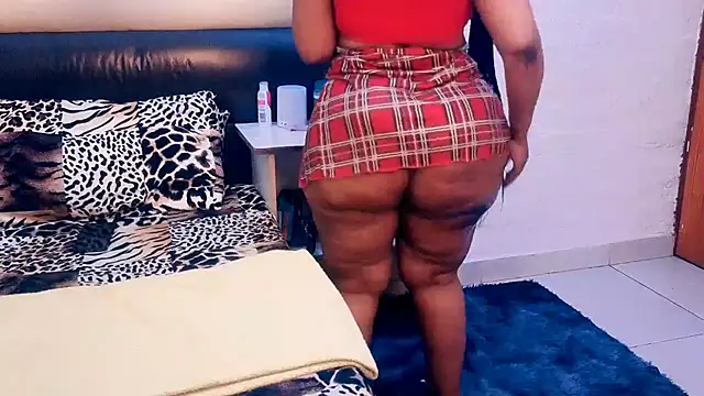 GiantBootyMilf webcam